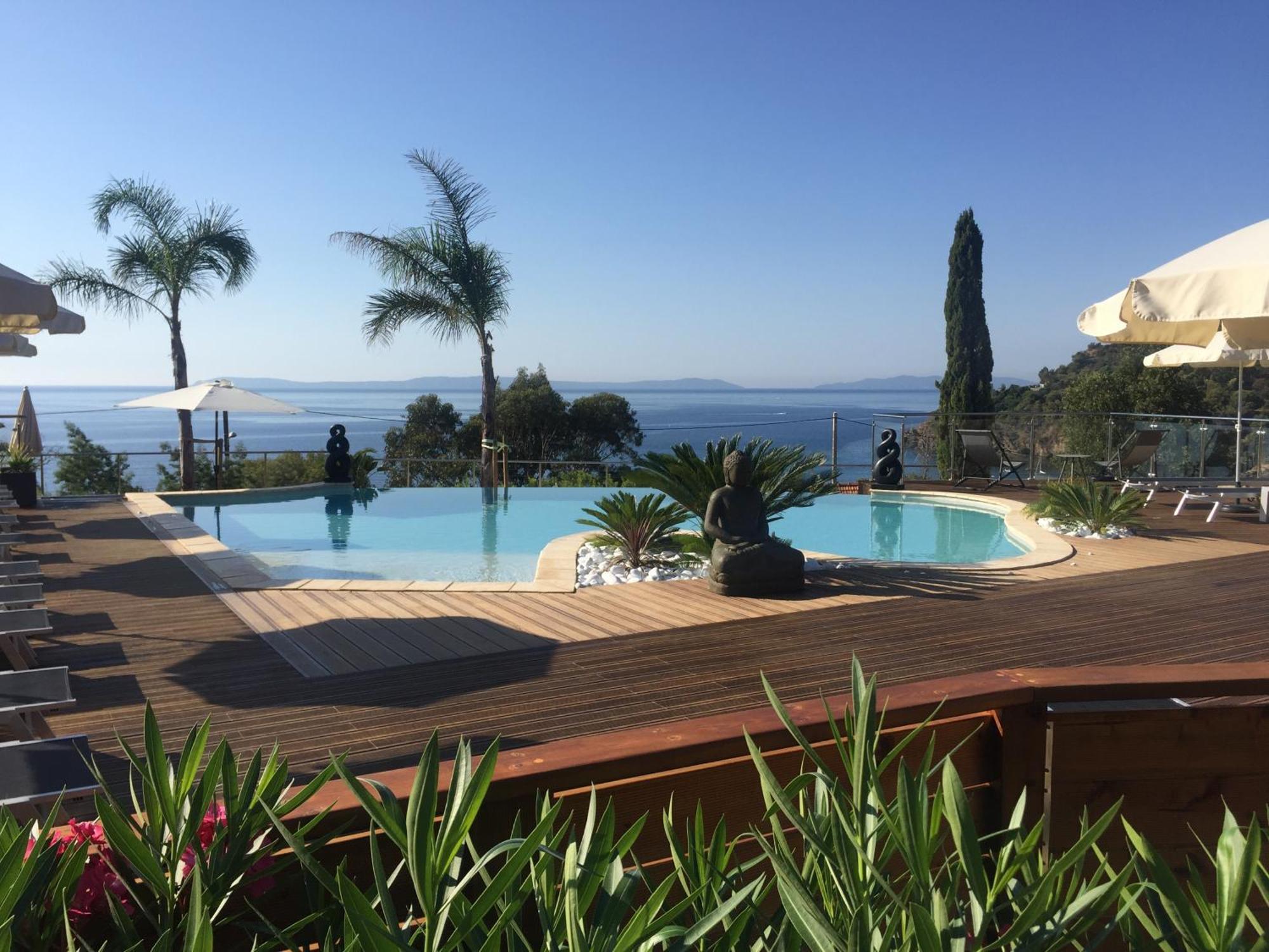 Les Lauriers Roses Aparthotel Rayol-Canadel-sur-Mer Exterior photo