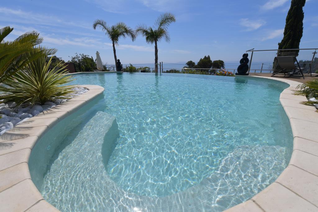Les Lauriers Roses Aparthotel Rayol-Canadel-sur-Mer Exterior photo
